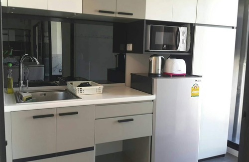 Bang Na Condo | Fully furnished+wify & pool /Easy commute downtown by train