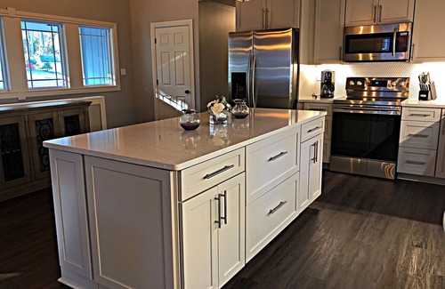 Country Club Estates House | Fully licensed for legal rentals. Beautiful Home 2min from lake…5 stars!