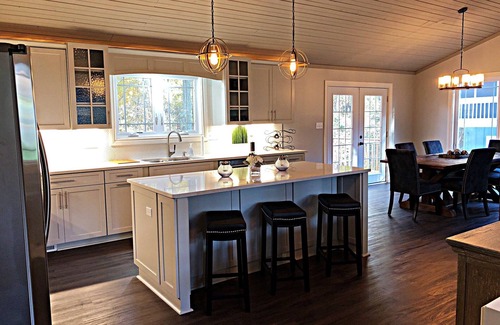Country Club Estates House | Fully licensed for legal rentals. Beautiful Home 2min from lake…5 stars!