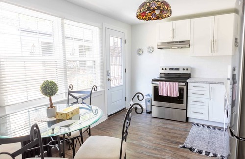 Burlington House | Fully Private 3 bdrm Suite The Winchester