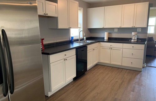 Cedar Rapids House | Fully Remodeled 3 bd Home! Quiet Safe Neighborhood