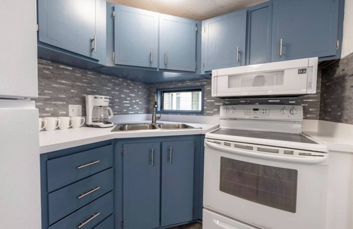 Zephyrhills South House | Fully remodeled cozy mobile home in charming Zephyrhills with AC, WiFi