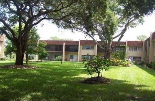 Cove Springs Condo | FULLY REMODELED SNOWBIRD PARADISE - 3/4 Month Rental