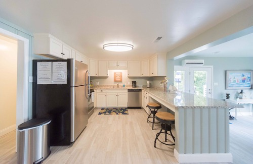 Gilbertsville House | Fully remolded, gentle slope, private dock, deep water