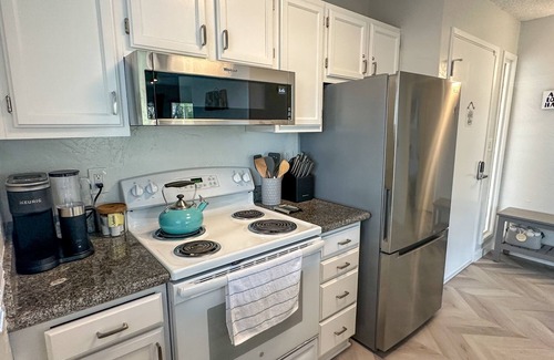 Wailua Condo | Fully Renovated 1BR/1BA condo w/AC. Short walk to beach & Coconut Marketplace!