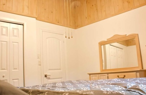 Mulmur Cottage | Fully Renovated 2 Bedroom Cottage with Creek view