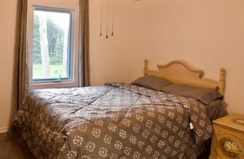 Mulmur Cottage | Fully Renovated 2 Bedroom Cottage with Creek view