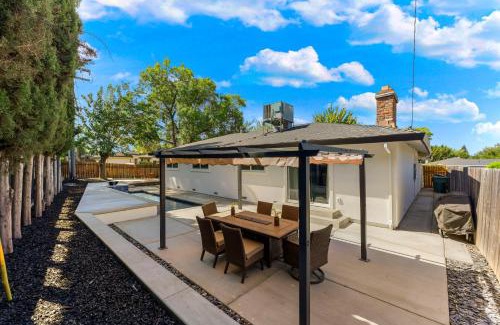 Roseville House | Fully Renovated 4 Bedroom Home with Pool!