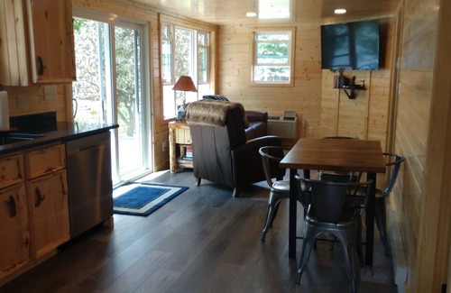 Tomahawk Cabin | Fully Renovated Cabin on Lake Nokomis/Bridge Lake