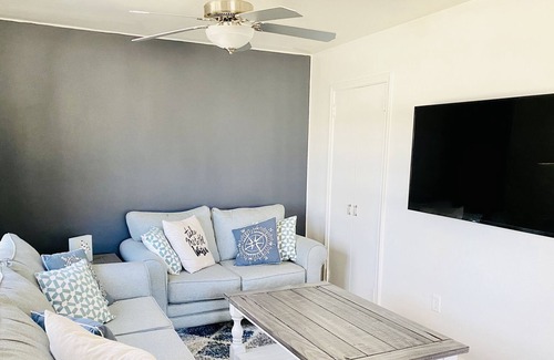 Ogallala House | Fully Renovated Home 3 Blocks to Main Street, 10 Minutes to Lake Mac!