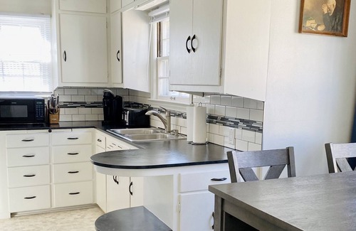 Ogallala House | Fully Renovated Home 3 Blocks to Main Street, 10 Minutes to Lake Mac!