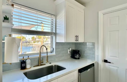 Spring Hill House | Fully Renovated, Direct Gulf Access w private doc just for you!