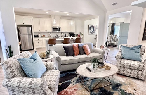 Lubbock House | Fully stocked, close to medical, cozy, high end, pets welcome, family friendly