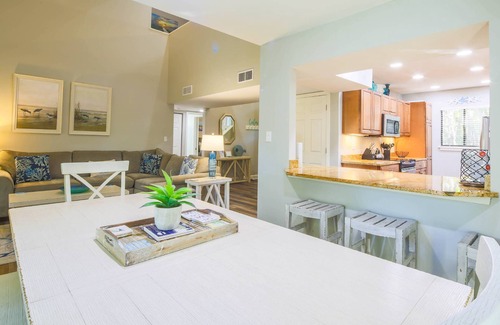 Sea Pines House | Fully Updated, End Unit Villa between Beach Club & Harbour Town w/Community Pool & Tennis Courts