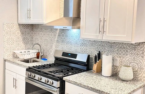 El Paso House | Fully Updated Cozy Urban Retreat