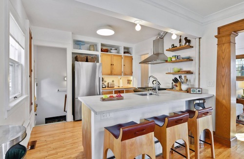 Fulton House | Fulton Family Bungalow Pets Welcome. Crib, Highchair, Dog Crate