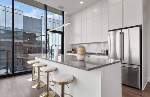 West Loop Apartment | Fulton Market Penthouse: 4BR, Family Fun, Views