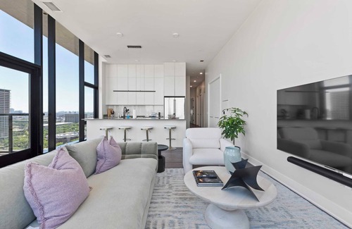 West Loop Apartment | Fulton Market Penthouse: 4BR, Family Fun, Views