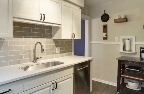 Fulton House | Fulton Retreat - Downtown Minneapolis - 50th and France!