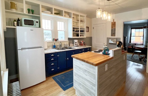 Ely House | Fun 2 Bedroom House on Ely's Main Street. Walk to Everything