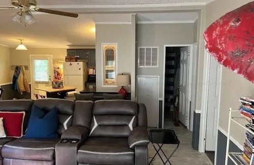 Houston House | Fun & Affordable on Smith Lake