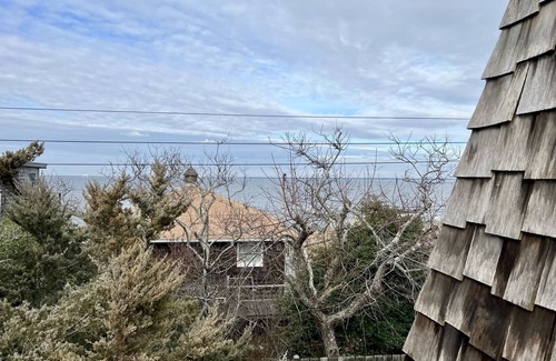 Cherry Grove House | Fun and fabulous 3br in Cherry Grove