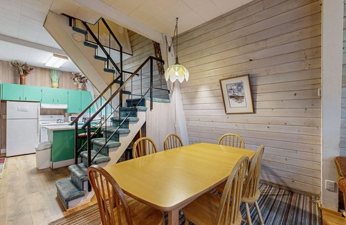 Gleneden Beach House | Fun and Unforgettable Beach House - Dog-friendly with a Great Location