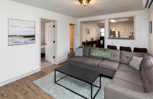 Des Moines Apartment | Fun Backyard Close to Downtown Pet Friendly 4BDRM