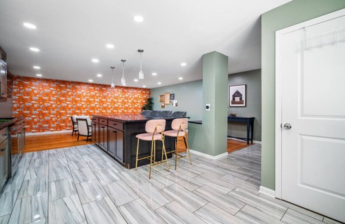 Silver Spring Apartment | Fun Cozy Barnyard Chic 3Bedroom Silver Spring Home