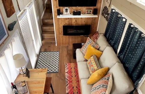Ryland House | Fun, Cozy "Tiny House" Retreat w/Study, fast WiFi