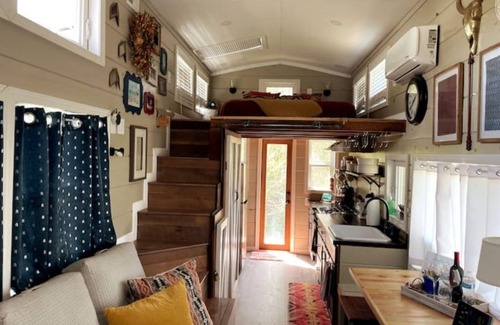 Ryland House | Fun, Cozy "Tiny House" Retreat w/Study, fast WiFi
