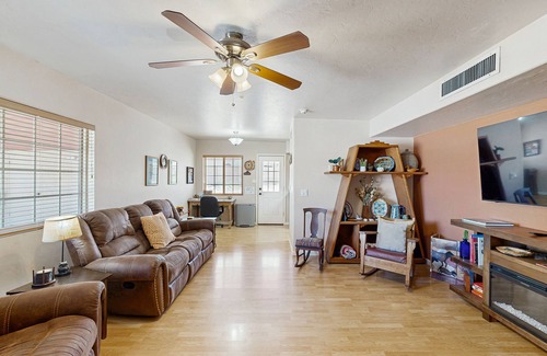 Tucson House | Fun, Dog-Friendly Home w/Game Room, Ping-Pong, Patio, Fast WiFi, & AC