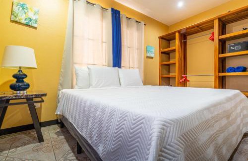 Parrita House | Fun! Great Location-near Beaches-shopping-medical