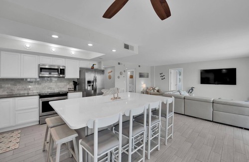 South Island Condo | FUN IN THE SUN! FAMILY ISLAND BEACHFRONT VACATION CONDO! SANDCAPER 409!