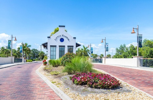 Ruskin Condo | Fun, Peace and Relaxation on the Beach!