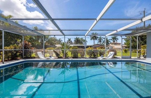 Yacht Club House | Fun, Relaxation, POOL, spacious, Sleeps 12- Villa Sea Crest Cottage