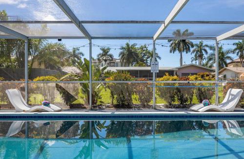Yacht Club House | Fun, Relaxation, POOL, spacious, Sleeps 12- Villa Sea Crest Cottage