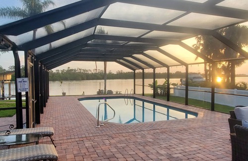 Fort Myers Shores House | Fun Relaxing Riverfront Destination Home With Activities