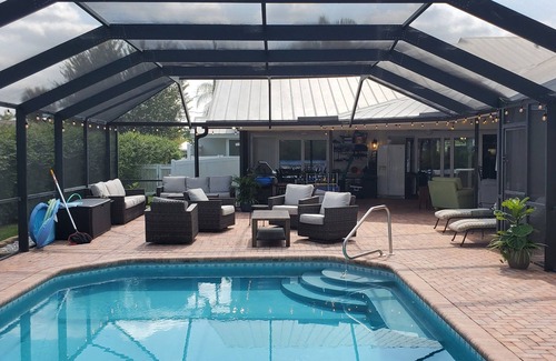 Fort Myers Shores House | Fun Relaxing Riverfront Destination Home With Activities