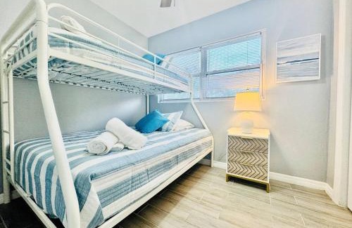 Crystal Lake House | Fun Stay Near Seufsc Pool Table Parking