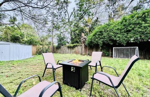 Crystal Lake House | Fun Stay Near Seufsc Pool Table Parking