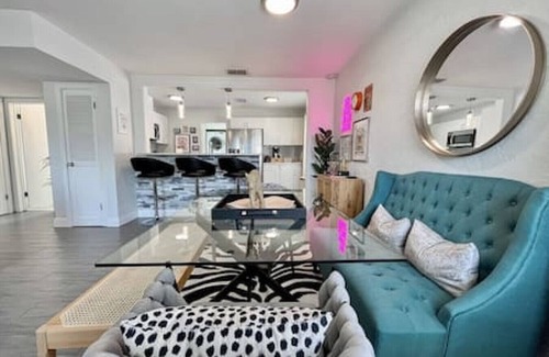 Fairoaks Manhattan Manor House | Fun, Trendy, Tropical 3/2 Pool Home in South Tampa! Close to everything!