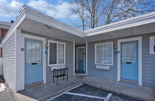 Old Orchard Beach Apartment | Fun Vibes Motel Suite - Trendy Beach Haven