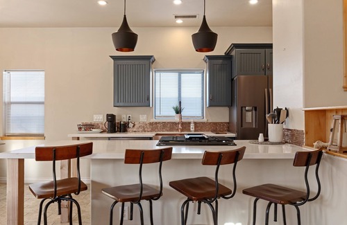 Jerome Apartment | Fun Views, Full Kitchen, Near Shopping& Dining