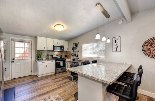 Sacramento House | Fun West-Sac Home Near the River With Hot Tub