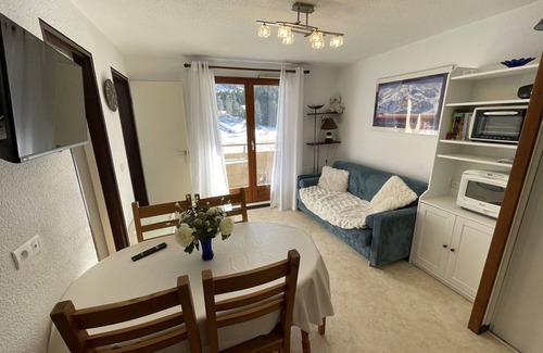 Laveissiere Apartment | Functional apartment near slopes, ideal for 4-6 people