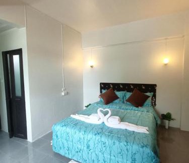 Downtown Krabi Hotel | Funky Crab The River