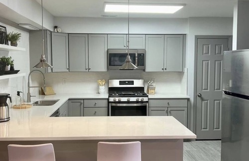 Oread Apartment | Funkytown Loft: 4BR, 2BA on Mass St, Steps to Dining & Entertainment