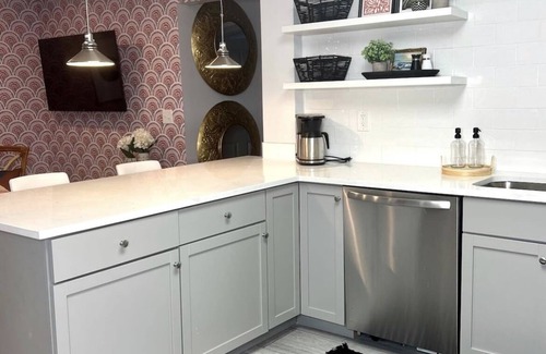 Oread Apartment | Funkytown Loft: 4BR, 2BA on Mass St, Steps to Dining & Entertainment
