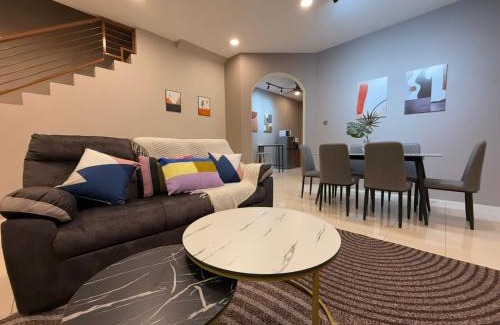 Kuantan House | FunkyVila6 14Pax 4BR Near188Tower, HTTA, Airport
